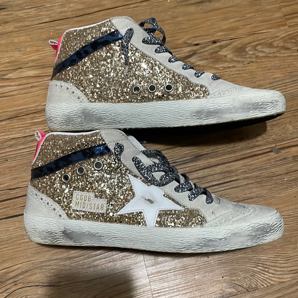 Gold, glitter, mid stars